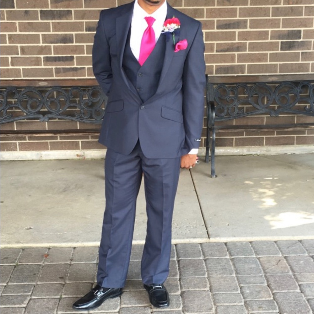 Kenneth Cole suit - Picture 3 of 5